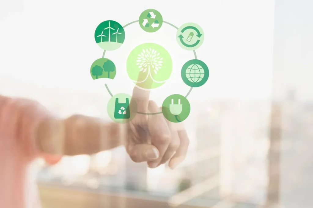 Mão interagindo com ícones digitais relacionados à sustentabilidade, incluindo energia renovável, reciclagem e conservação ambiental.